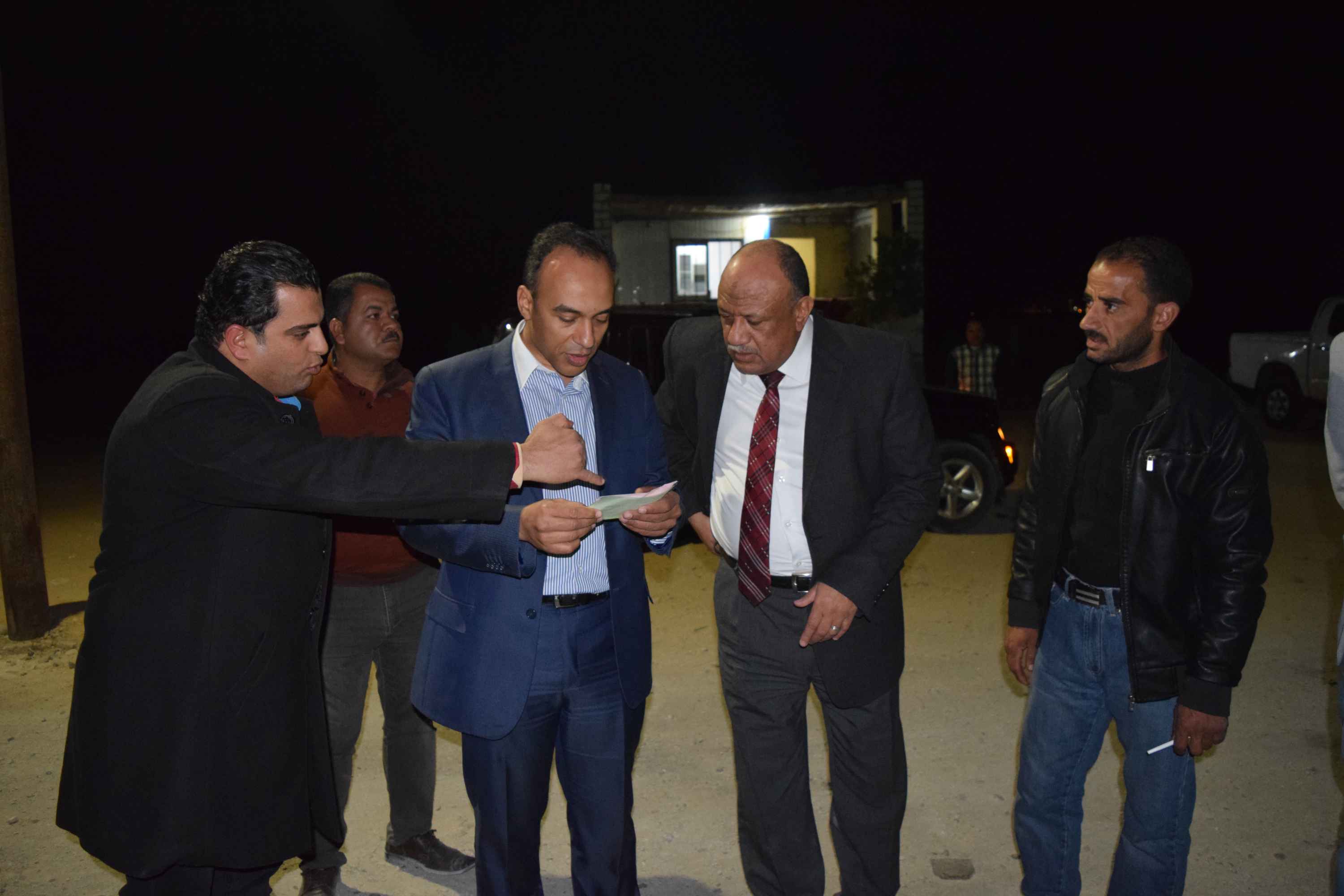 نائب محافظ المنيا يتابع تحصيل رسوم السيارات  (1)
