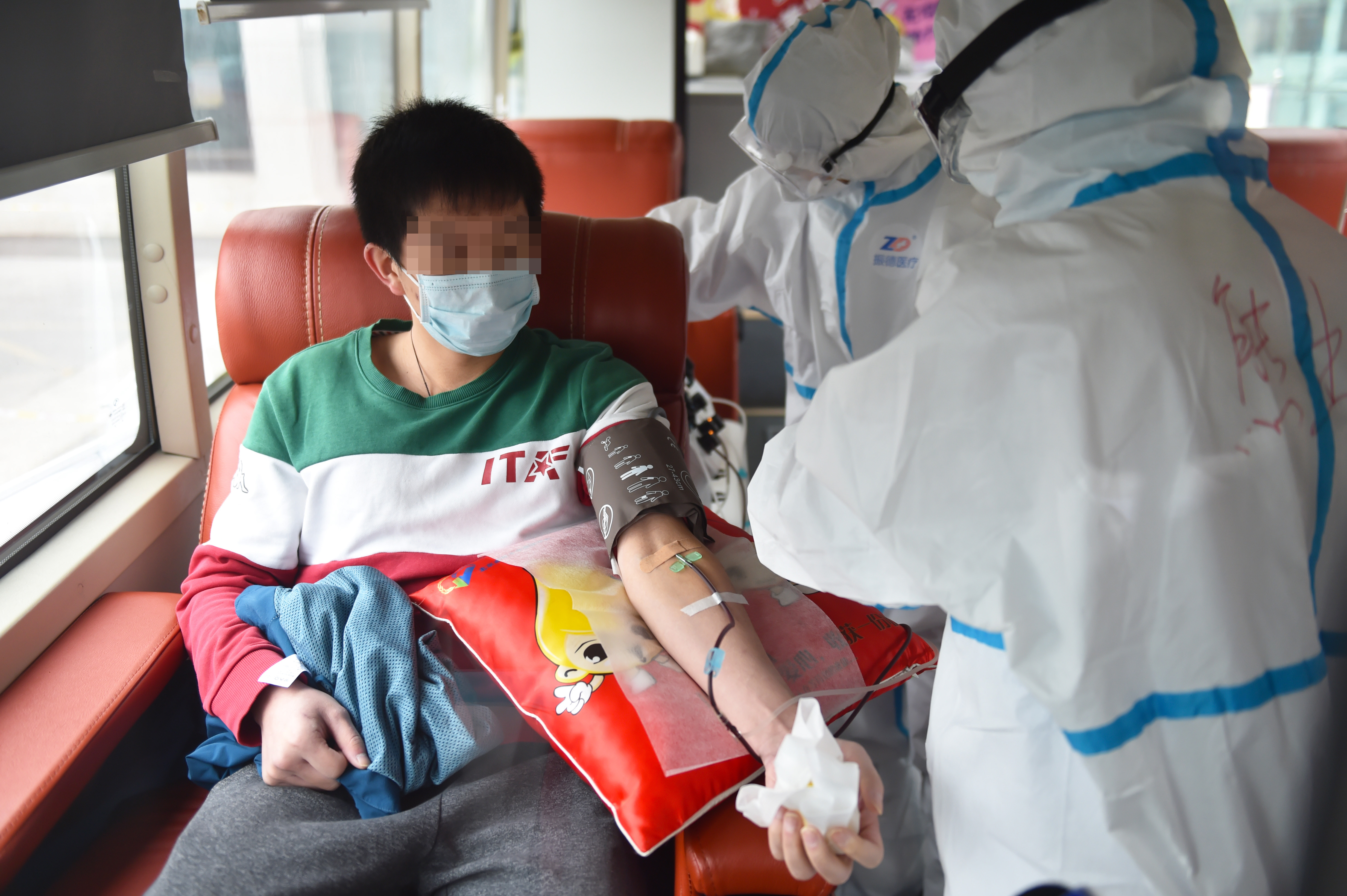 الصين تحث المرضى المتعافين التبرع بالبلازما