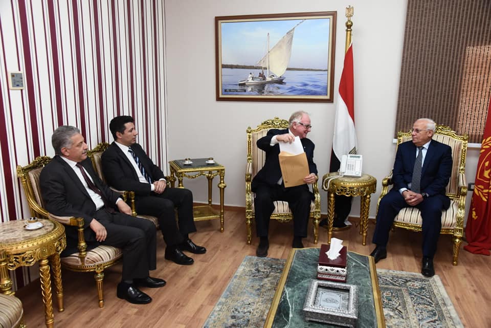 محافظ بورسعيد يستقبل بيرو دوناتو رئيس الجالية الإيطالية بمصر (1)