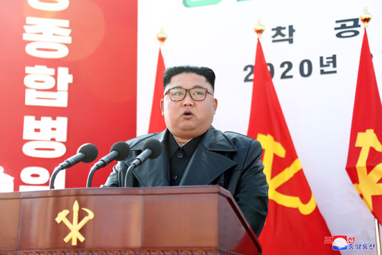 الزعيم الكوري الشمالي كيم جونغ أون يحضر احتفالًا رائدًا لمستشفى