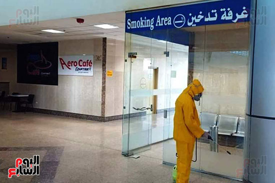 حملة تعقيم موسعة للمطارات المصرية بعد تعليق الرحلات (7)