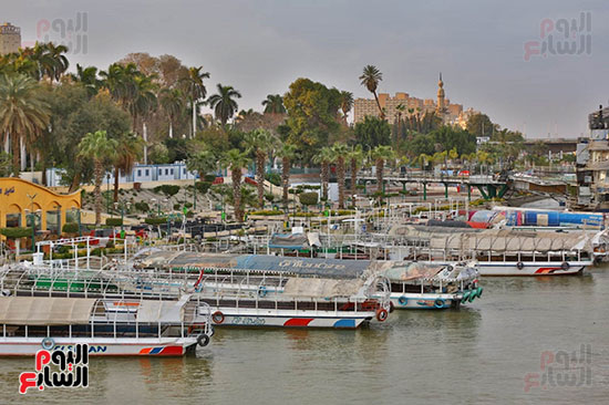 المراكب النيلية تصطف على كورنيش النيل