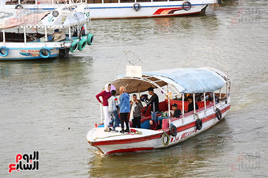 استمرار الرحلات النيلية رغم تحذيرات الحكومة من مرض كورونا
