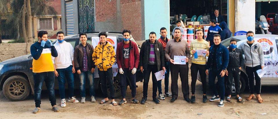 شباب الحرية المصرى يطلقون حملة توعية بمركز بلقاس للوقاية من الكورونا (3)