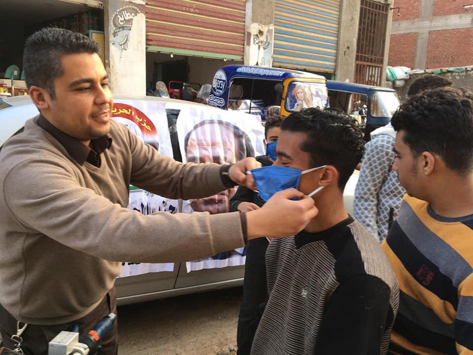 شباب الحرية المصرى يطلقون حملة توعية بمركز بلقاس للوقاية من الكورونا (1)