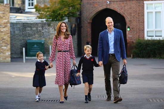 الأمير وليام وكيت أطفالهما في أول يوم دراسى