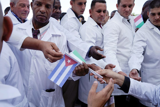كوبا ترسل أطباء إلى إيطاليا