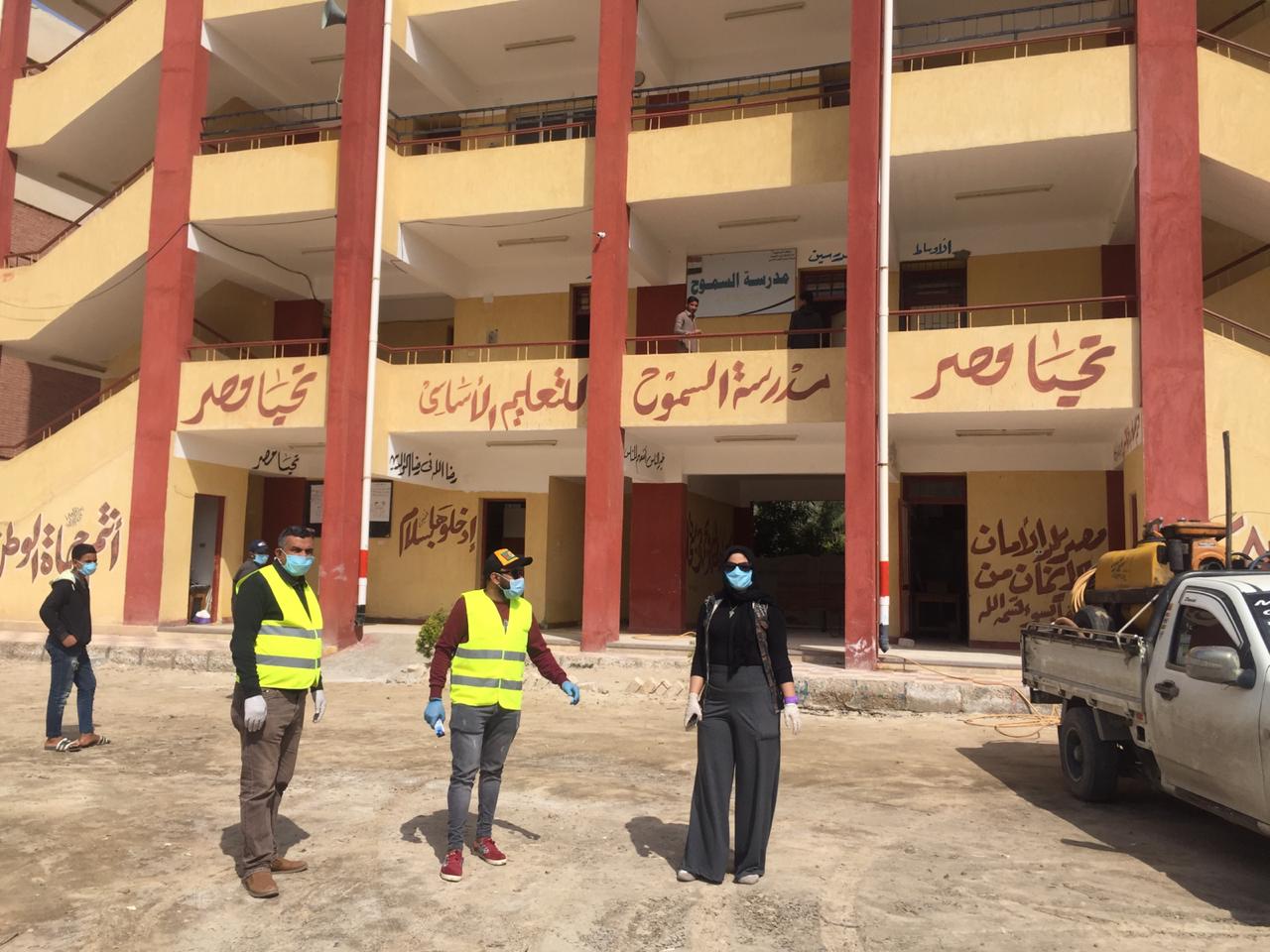 الوحدات المحلية بالإسماعيلية تعقم مدرسة السموح بقرية النصر (1)