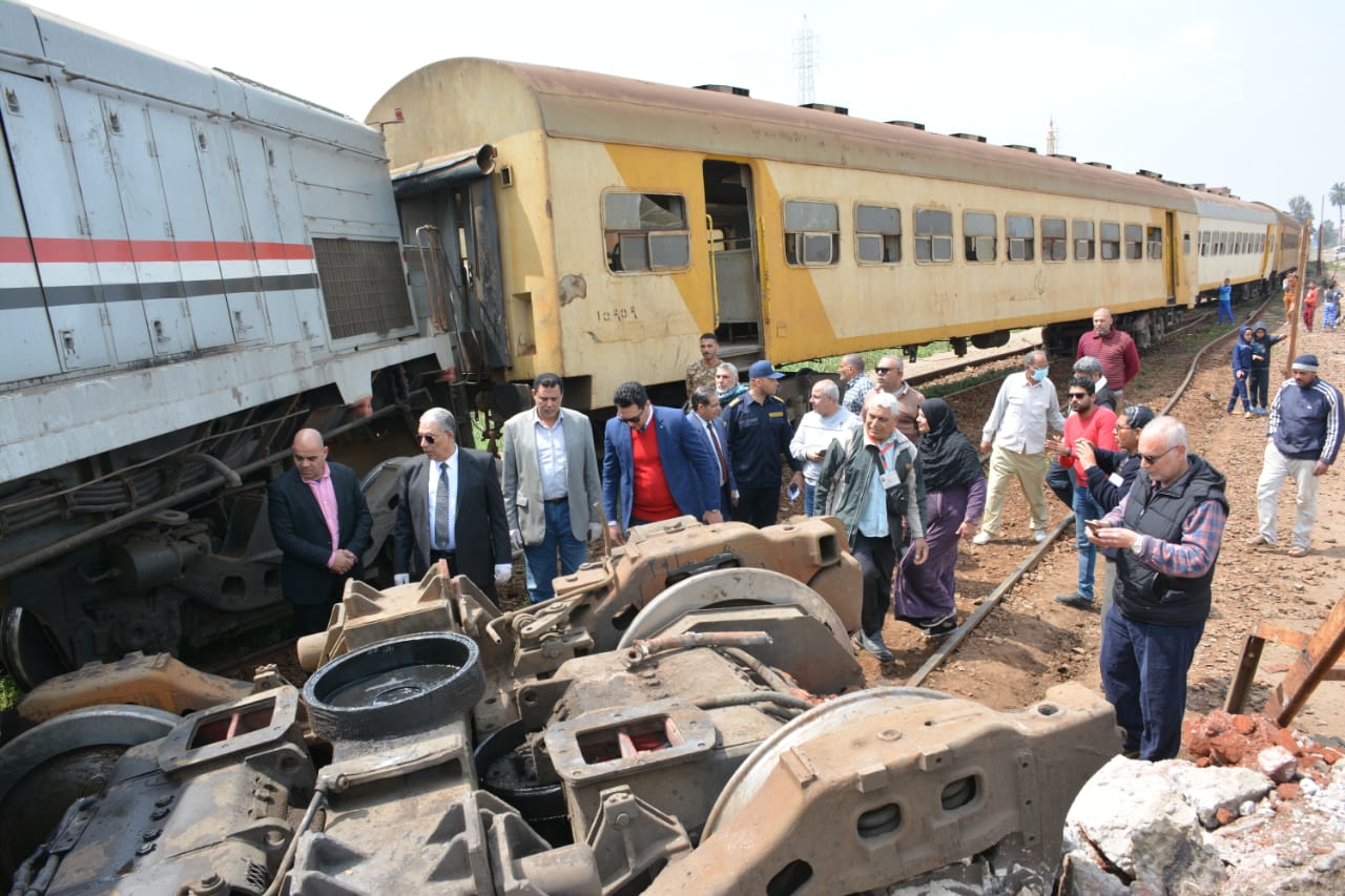 عربة قطار خرجت عن القضبان بالدقهلية (2)