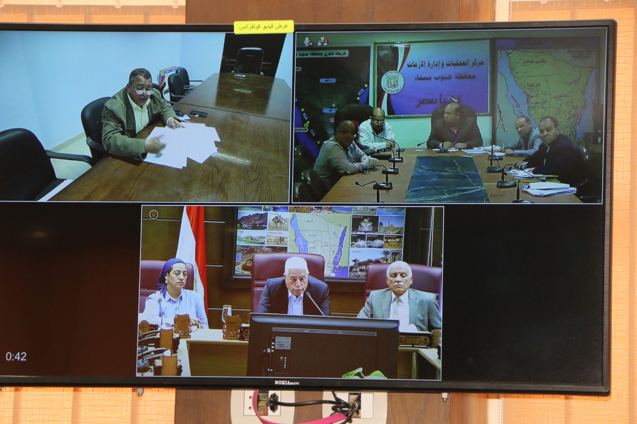 محافظ جنوب سيناء يتابع إجراءات الوقاية من كورونا عبر الفيديو كونفرانس (3)