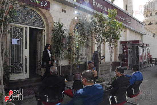 بنك مصر بمقر البرلمان يطبق الإجراءات الاحترازية لمواجهة الكورونا (5)
