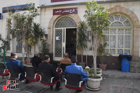 بنك مصر بمقر البرلمان يطبق الإجراءات الاحترازية لمواجهة الكورونا (3)