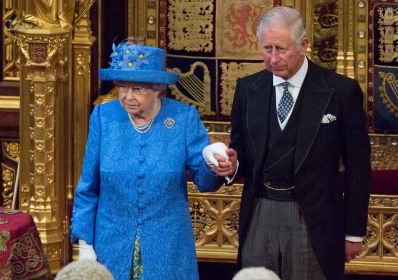 الأمير تشارلز مع الملكة إليزابيث