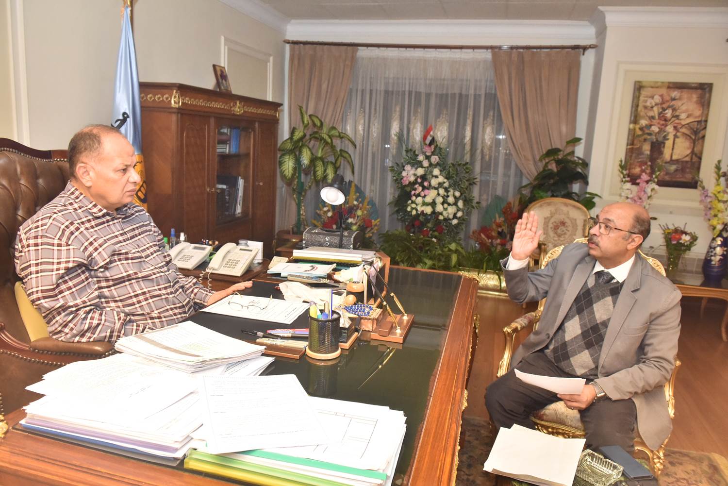 لقاء محافظ أسيوط مع وكيل وزارة الصحة (2)