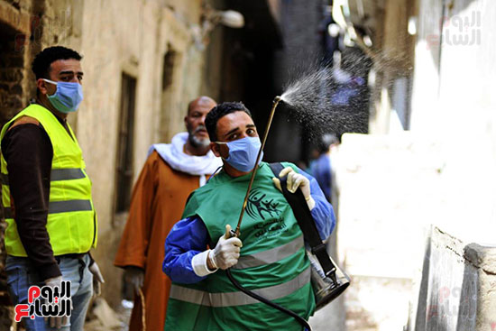 محافظ الجيزة وأبو العينين ينفذان مسحا شاملا لتطهير وتعقيم الشوارع والميادين (2)