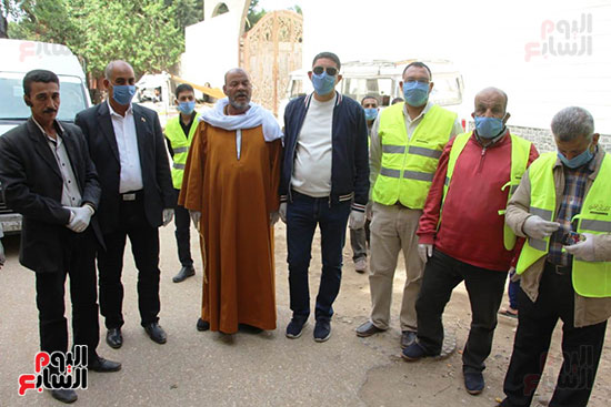 محافظ الجيزة وأبو العينين ينفذان مسحا شاملا لتطهير وتعقيم الشوارع والميادين (8)