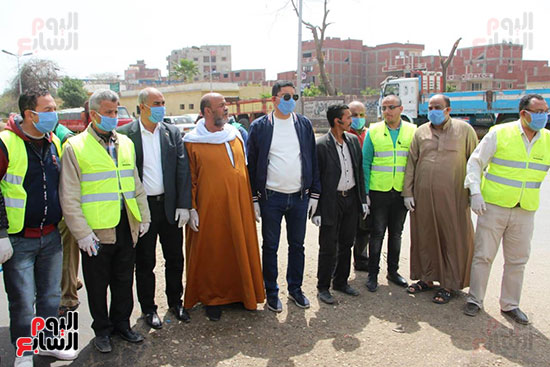 محافظ الجيزة وأبو العينين ينفذان مسحا شاملا لتطهير وتعقيم الشوارع والميادين (16)