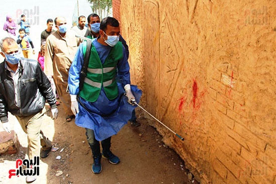 محافظ الجيزة وأبو العينين ينفذان مسحا شاملا لتطهير وتعقيم الشوارع والميادين (11)