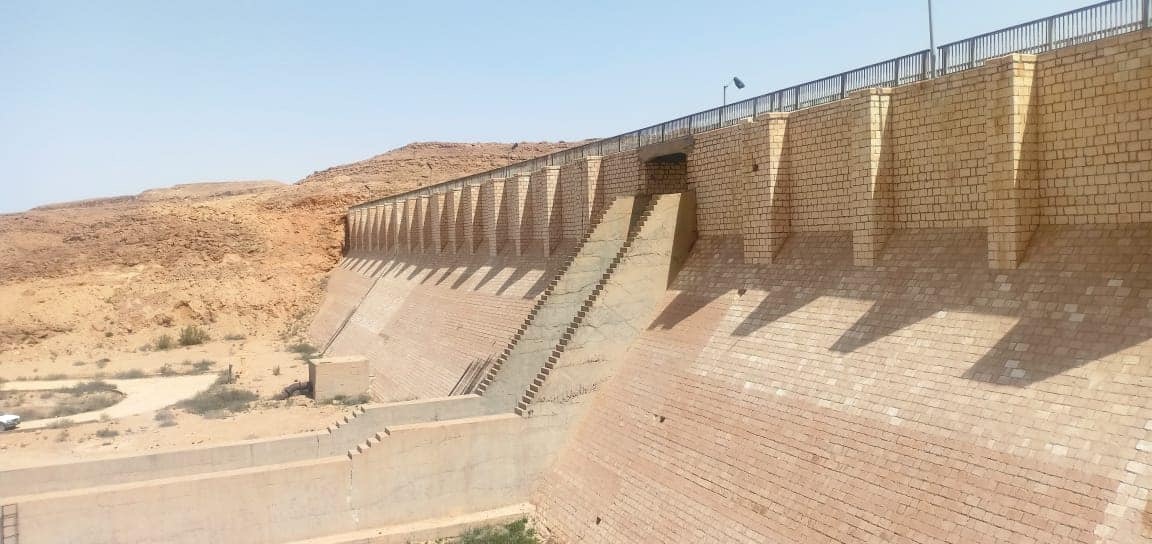 تخزين مليون متر مكعب من مياه السيول بسد الكرم بوسط سيناء (1)