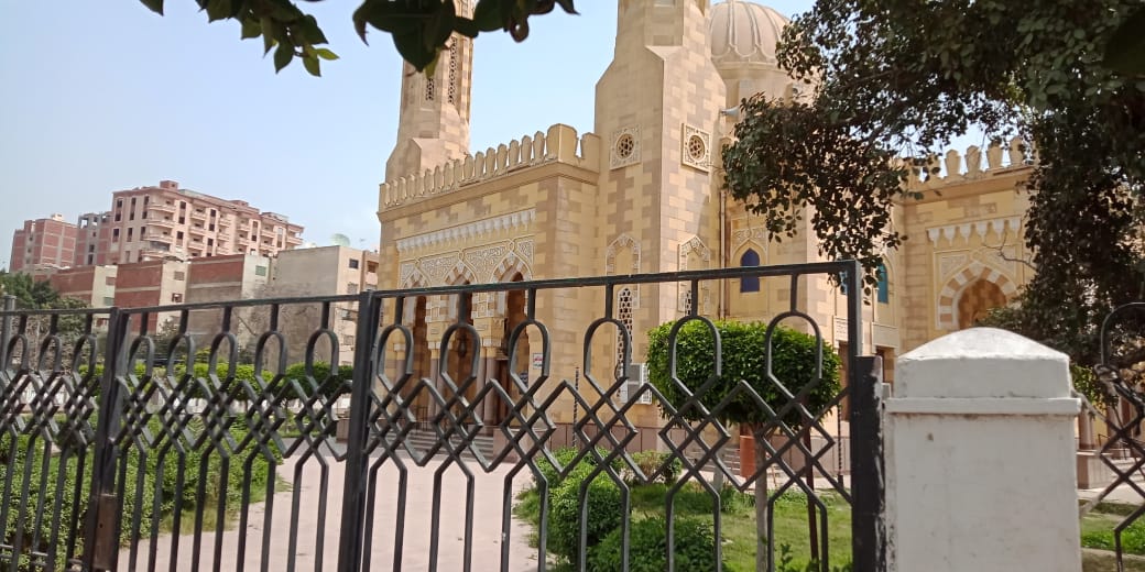 مسجد ناصر ببنها يغلق أبوابه قبل صلاة الجمعة