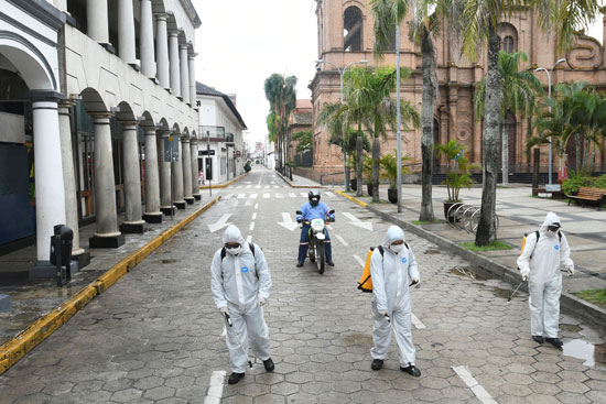 بوليفيا تنظف وتعقم الأماكن العامة