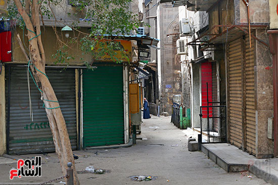 غلق المحلات فى شارع بورسعيد تطبيقا لقرار الحكومه (13)