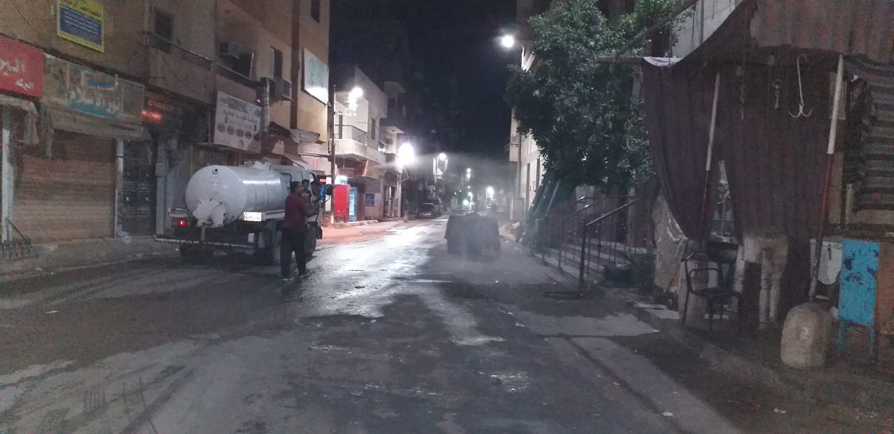 أعمال رش شوارع مدينة الاقصر خلال حظر التجول أعمال رش شوارع مدينة الاقصر خلال حظر التجول