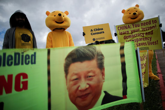 لافتات تحمل صور للرئيس الصينى