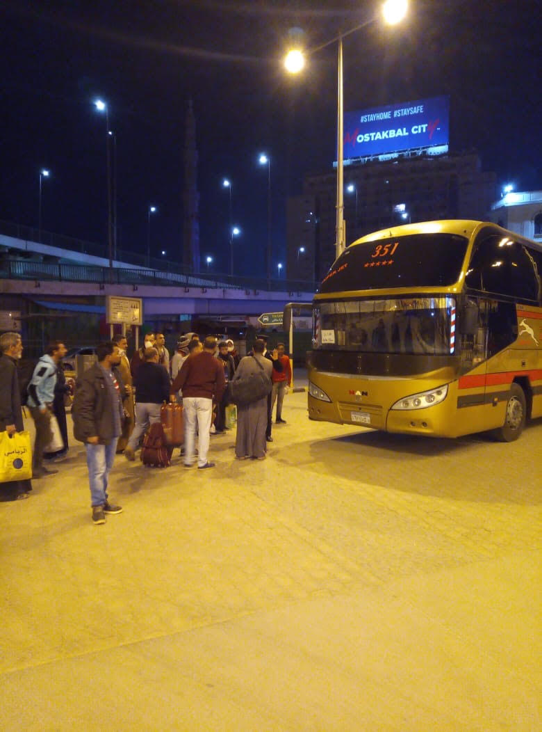 نقل ركاب قطاري 987 و983 القادمين من الأقصر و اسوان للقاهرة عبر أتوبيسات السوبرجيت  (1)