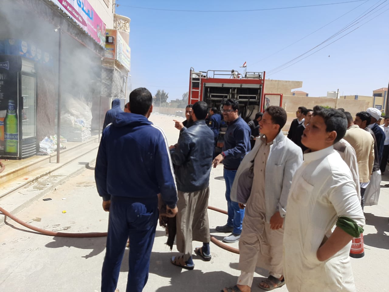 إخماد حريق نشب في أحد المحلات بمدينة الضبعة  (5)