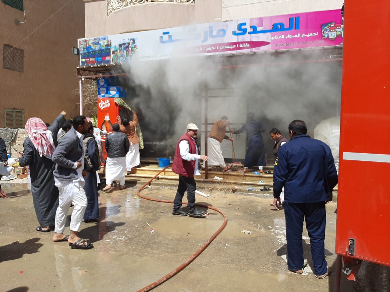 إخماد حريق نشب في أحد المحلات بمدينة الضبعة  (6)