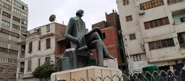 تمثال الكاتب الجالس (2)