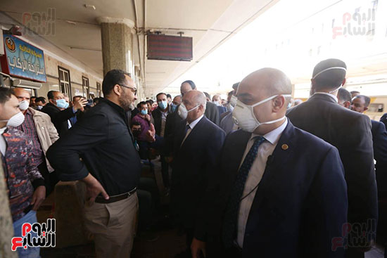 جولة الوزير لمحطة مصر