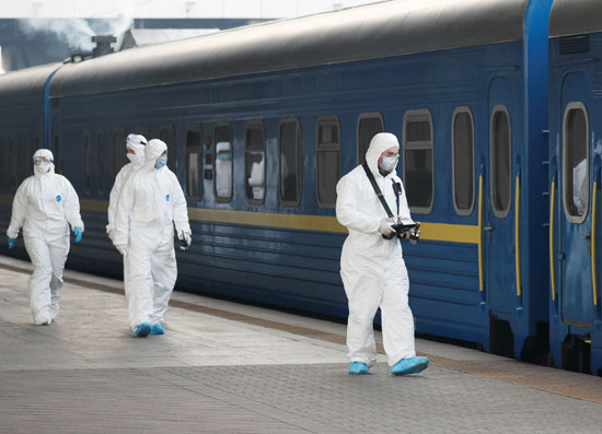 قطار الأوكرانييين بعد وصوله لمحطة لسكك حديد كييف