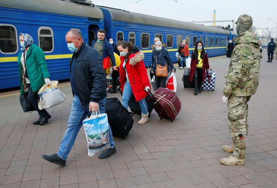 الاوكرانيون بعد وصولهم لكييف
