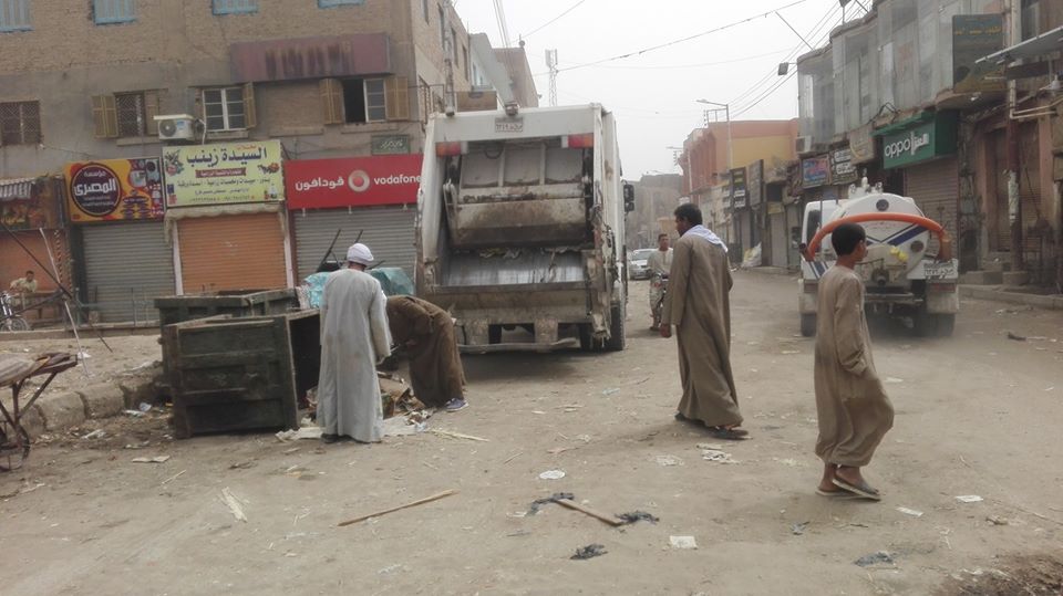حملات لرفع القمامة والمخلفات بشوارع إسنا