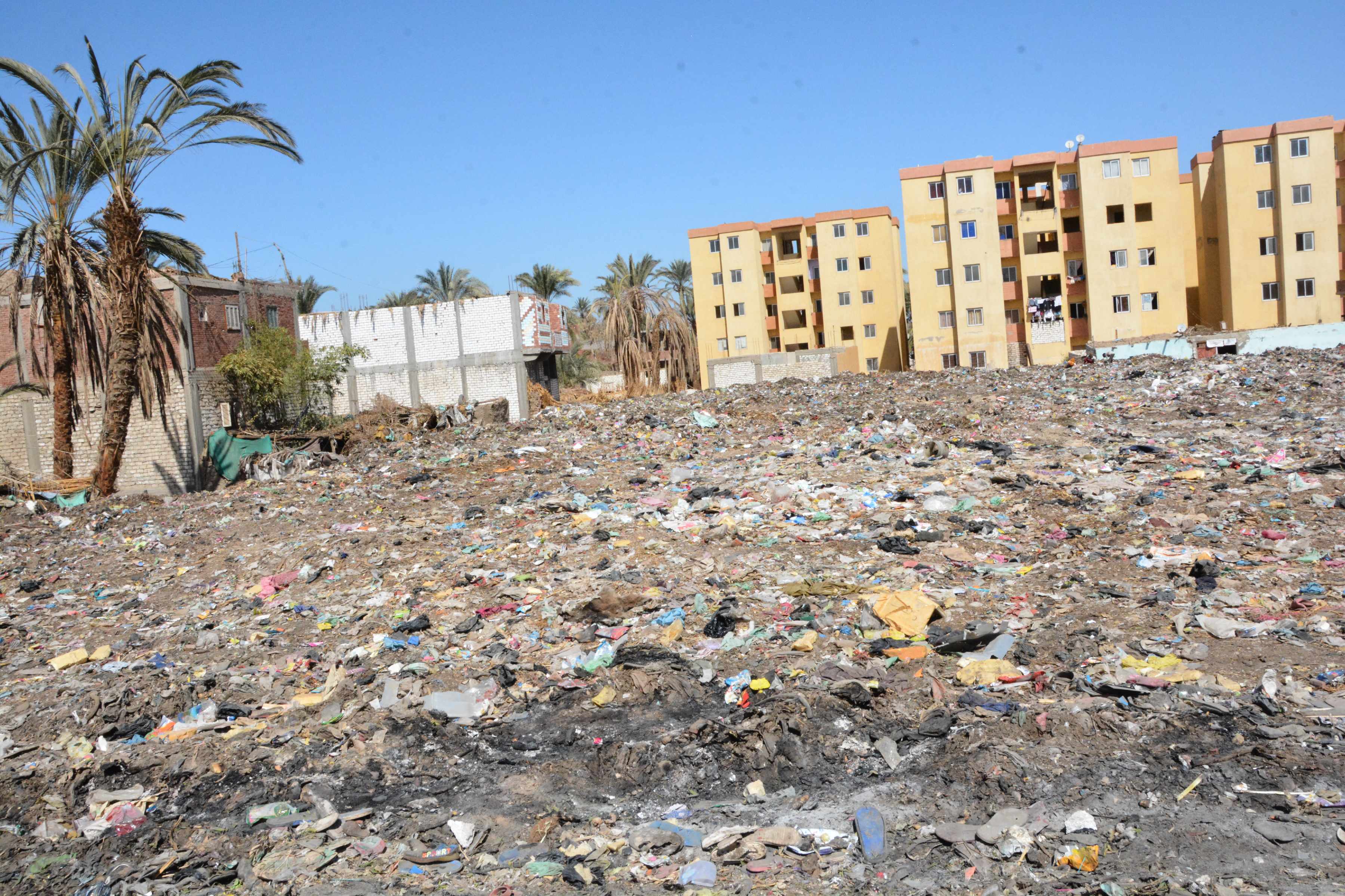 محافظ المنيا يتفقد تطوير مصنع تدوير القمامة لإنتاج السماد العضوى (6)