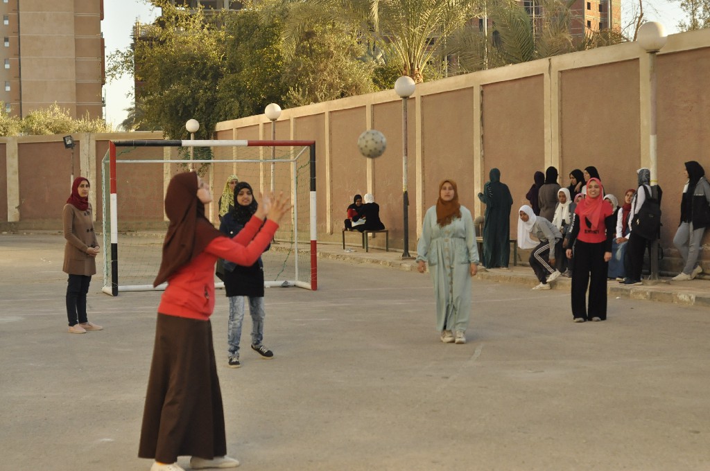 7 فرق طلابية بمدينة طالبات جامعة المنيا تتنافس على كأس مسابقة اليد (1)