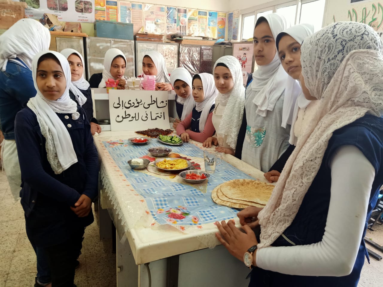وكيل "تعليم الغربية" يكرم عددا من العاملين بالمدارس.. صور ...