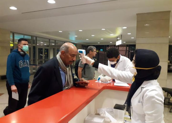 المطارات المصرية ترفع درجات الاستعداد القصوى لمواجهة كورونا (3)