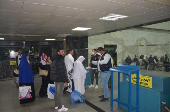 المطارات المصرية ترفع درجات الاستعداد القصوى لمواجهة كورونا (4)