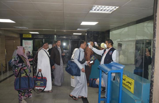 المطارات المصرية ترفع درجات الاستعداد القصوى لمواجهة كورونا (5)