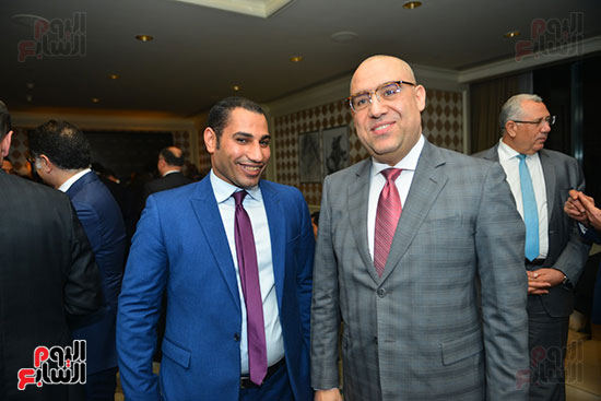 الزميل أحمد حسن مع وزير الإسكان عاصم الجزار