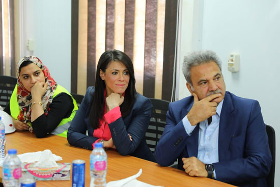 وزيرة التعاون تصطحب بعثة الصندوق الكويتى للتنمية فى زيارة لمشروعات سيناء (6)