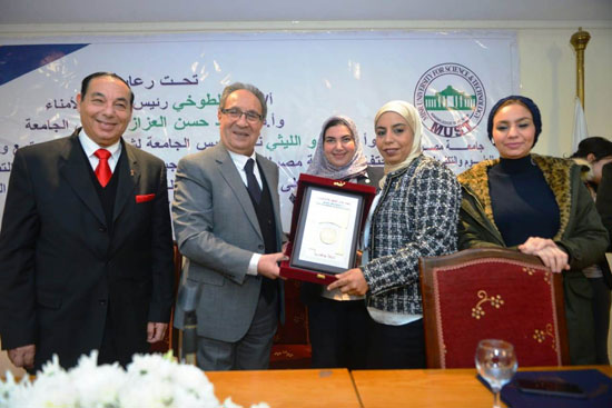 جامعة مصر للعلوم والتكنولوجيا تحتفل بحصول كلية الصيدلة على شهادة الاعتماد (1)