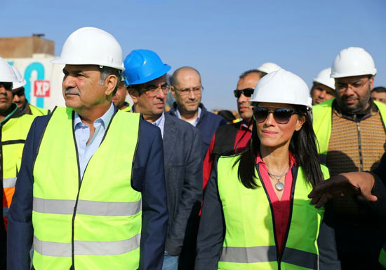وزيرة التعاون تصطحب بعثة الصندوق الكويتى للتنمية فى زيارة لمشروعات سيناء (9)