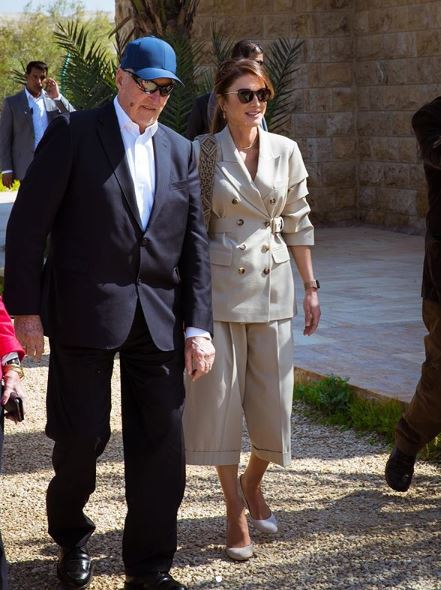 الملكة رانيا والعاهل الأردني يصطحبان ملك النرويج في زيارة إلى مغطس المسيح (4)