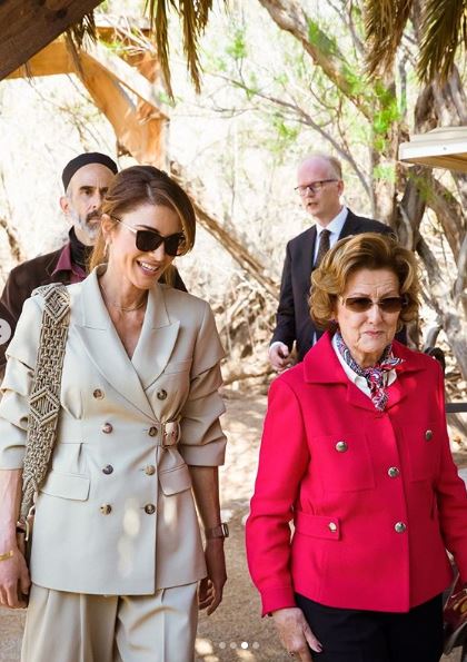 الملكة رانيا والعاهل الأردني يصطحبان ملك النرويج في زيارة إلى مغطس المسيح (1)
