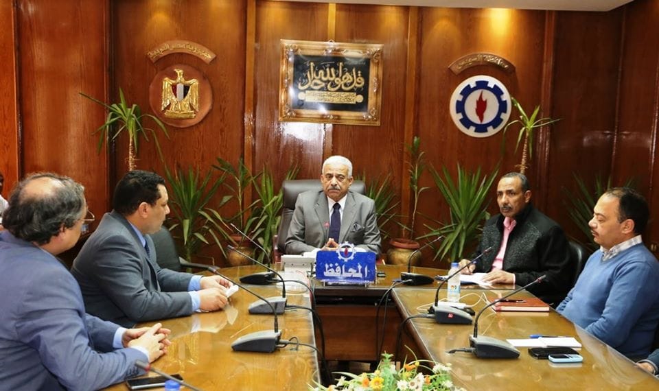 محافظ السويس خلال الاجتماع محافظ السويس خلال الاجتماع