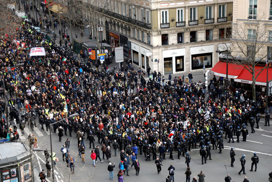 مظاهرات ضد قوانين المعاشات الجديدة فى فرنسا